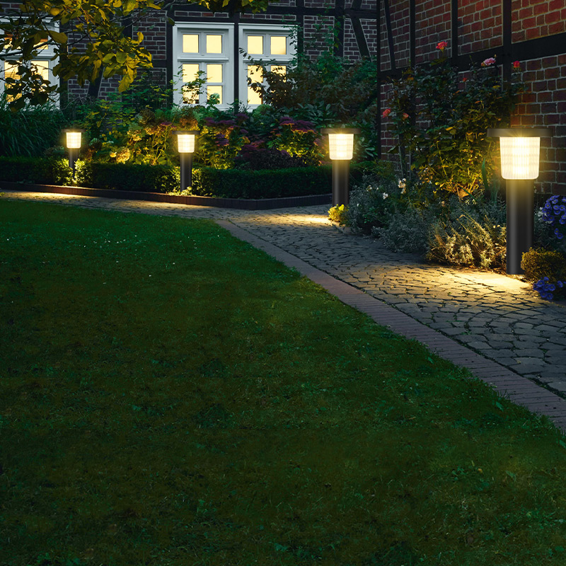 Solar lawn lamps